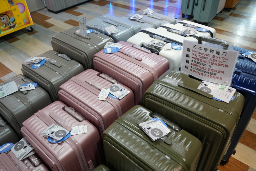2026豐原最強快閃!加賀屋行李箱特賣會限時開殺，登機箱竟然只要 990元起.1:9 前開式行李箱.NBA行李箱.KANGOL行李箱.萬國行李箱通通有，限定好康優惠！