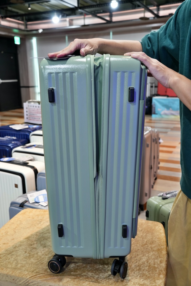 2026豐原最強快閃!加賀屋行李箱特賣會限時開殺，登機箱竟然只要 990元起.1:9 前開式行李箱.NBA行李箱.KANGOL行李箱.萬國行李箱通通有，限定好康優惠！