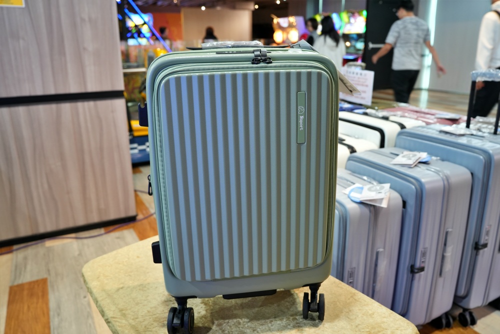 2026豐原最強快閃!加賀屋行李箱特賣會限時開殺，登機箱竟然只要 990元起.1:9 前開式行李箱.NBA行李箱.KANGOL行李箱.萬國行李箱通通有，限定好康優惠！