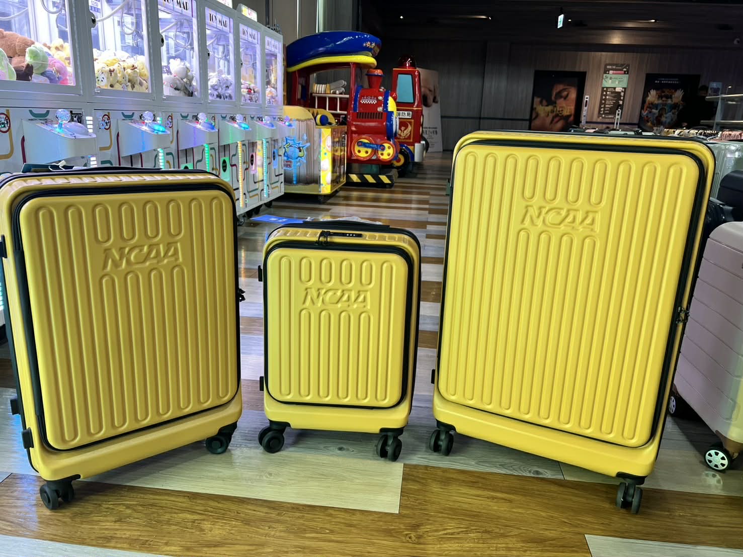 2026豐原最強快閃!加賀屋行李箱特賣會限時開殺，登機箱竟然只要 990元起.1:9 前開式行李箱.NBA行李箱.KANGOL行李箱.萬國行李箱通通有，限定好康優惠！