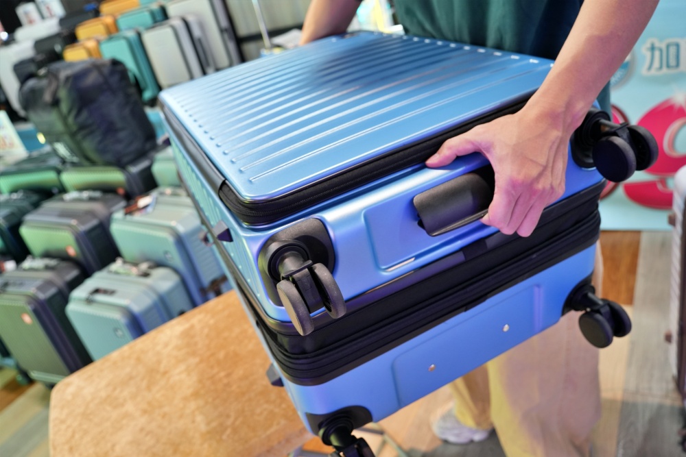 2026豐原最強快閃!加賀屋行李箱特賣會限時開殺，登機箱竟然只要 990元起.1:9 前開式行李箱.NBA行李箱.KANGOL行李箱.萬國行李箱通通有，限定好康優惠！