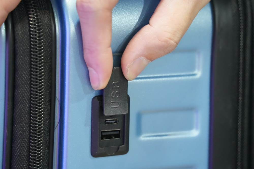 2026豐原最強快閃!加賀屋行李箱特賣會限時開殺，登機箱竟然只要 990元起.1:9 前開式行李箱.NBA行李箱.KANGOL行李箱.萬國行李箱通通有，限定好康優惠！