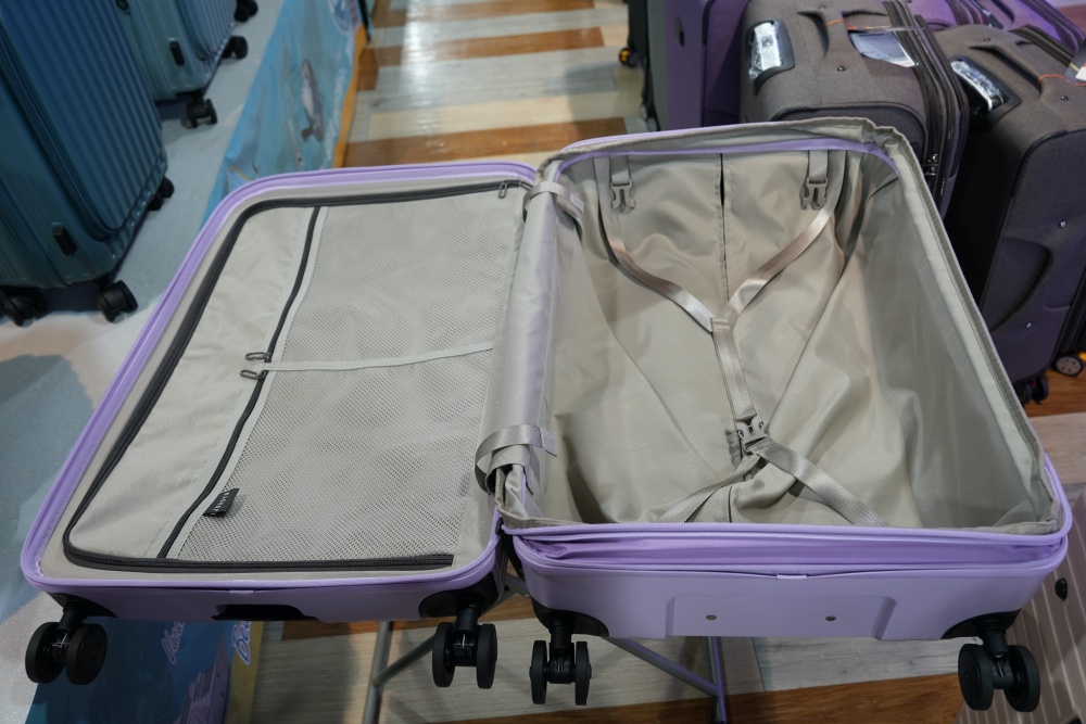 2026豐原最強快閃!加賀屋行李箱特賣會限時開殺，登機箱竟然只要 990元起.1:9 前開式行李箱.NBA行李箱.KANGOL行李箱.萬國行李箱通通有，限定好康優惠！