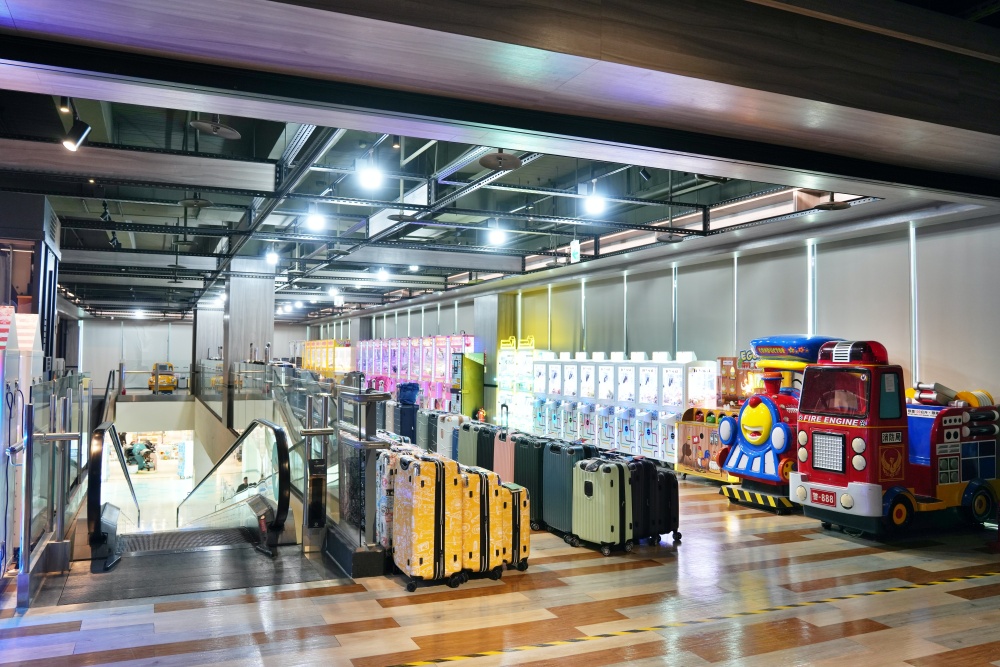 2026豐原最強快閃!加賀屋行李箱特賣會限時開殺，登機箱竟然只要 990元起.1:9 前開式行李箱.NBA行李箱.KANGOL行李箱.萬國行李箱通通有，限定好康優惠！