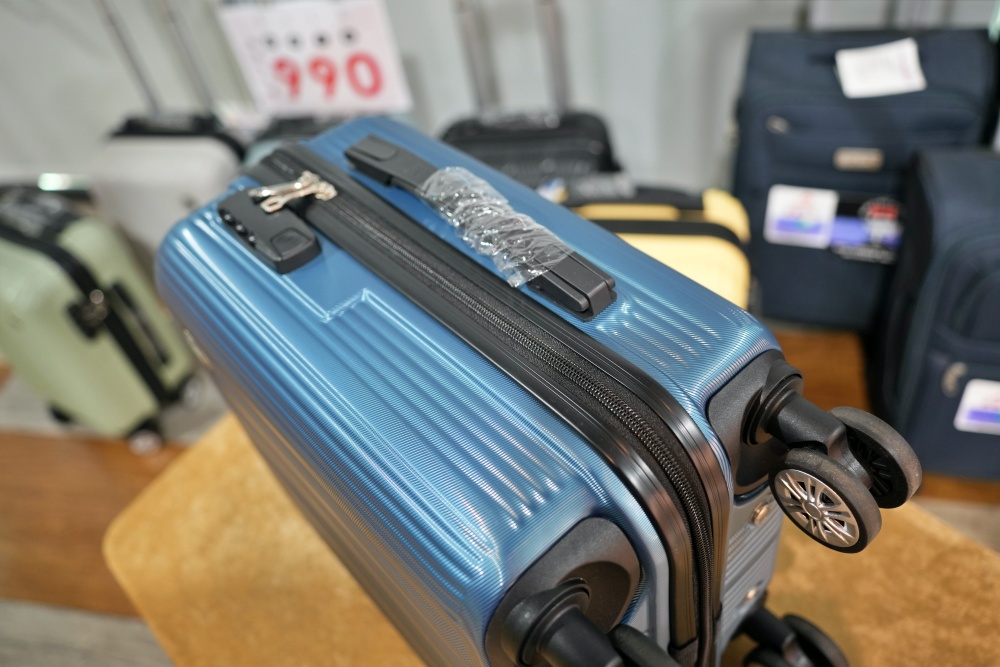 2026豐原最強快閃!加賀屋行李箱特賣會限時開殺，登機箱竟然只要 990元起.1:9 前開式行李箱.NBA行李箱.KANGOL行李箱.萬國行李箱通通有，限定好康優惠！