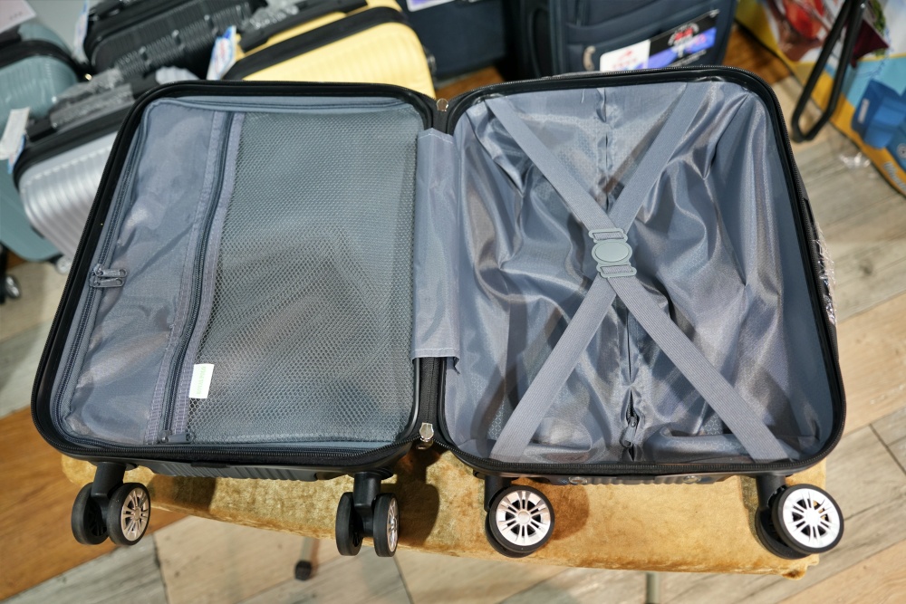 2026豐原最強快閃!加賀屋行李箱特賣會限時開殺，登機箱竟然只要 990元起.1:9 前開式行李箱.NBA行李箱.KANGOL行李箱.萬國行李箱通通有，限定好康優惠！