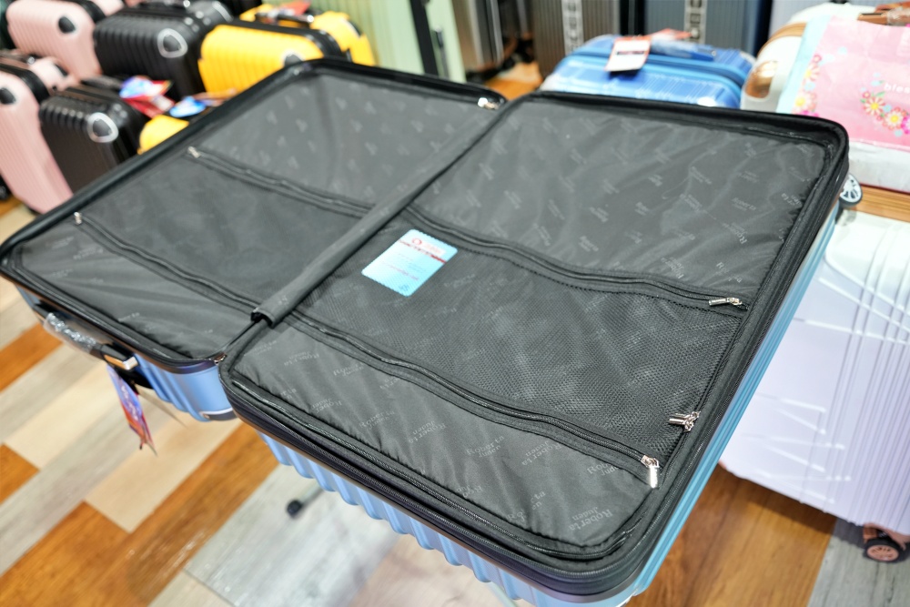 2026豐原最強快閃!加賀屋行李箱特賣會限時開殺，登機箱竟然只要 990元起.1:9 前開式行李箱.NBA行李箱.KANGOL行李箱.萬國行李箱通通有，限定好康優惠！