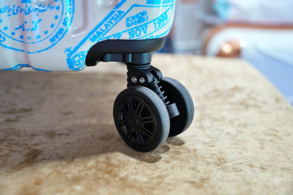 2026豐原最強快閃!加賀屋行李箱特賣會限時開殺，登機箱竟然只要 990元起.1:9 前開式行李箱.NBA行李箱.KANGOL行李箱.萬國行李箱通通有，限定好康優惠！