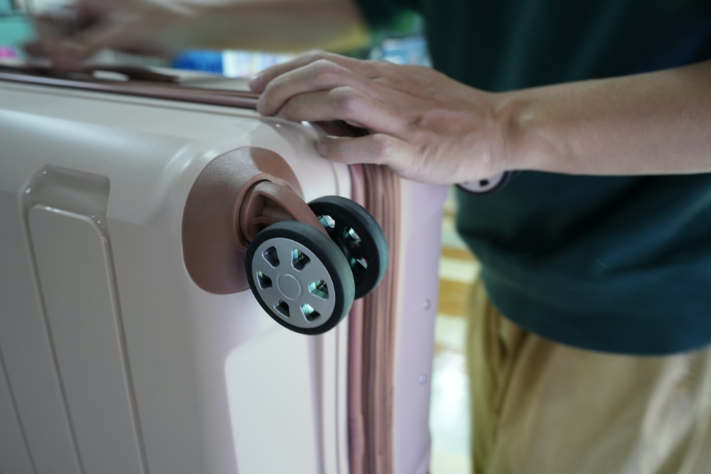 2026豐原最強快閃!加賀屋行李箱特賣會限時開殺，登機箱竟然只要 990元起.1:9 前開式行李箱.NBA行李箱.KANGOL行李箱.萬國行李箱通通有，限定好康優惠！