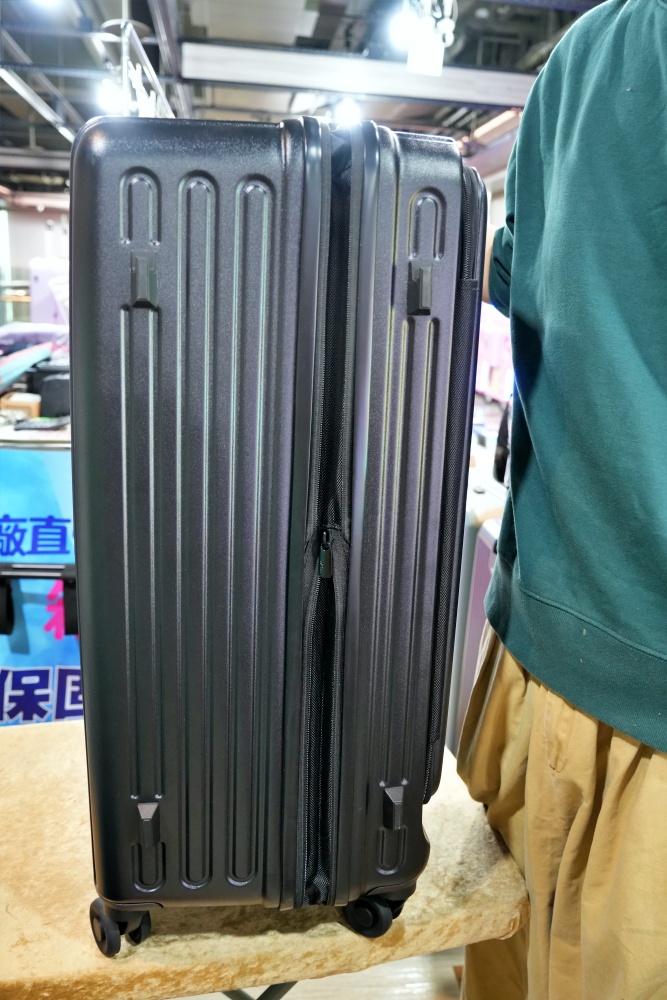 2026豐原最強快閃!加賀屋行李箱特賣會限時開殺，登機箱竟然只要 990元起.1:9 前開式行李箱.NBA行李箱.KANGOL行李箱.萬國行李箱通通有，限定好康優惠！