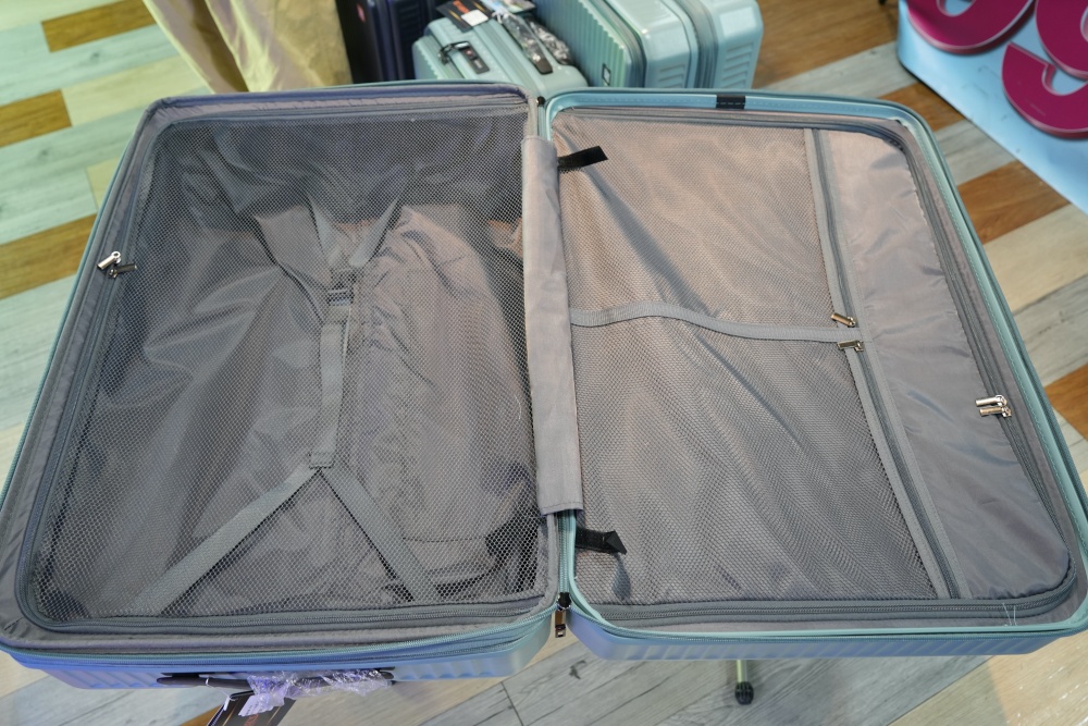 2026豐原最強快閃!加賀屋行李箱特賣會限時開殺，登機箱竟然只要 990元起.1:9 前開式行李箱.NBA行李箱.KANGOL行李箱.萬國行李箱通通有，限定好康優惠！