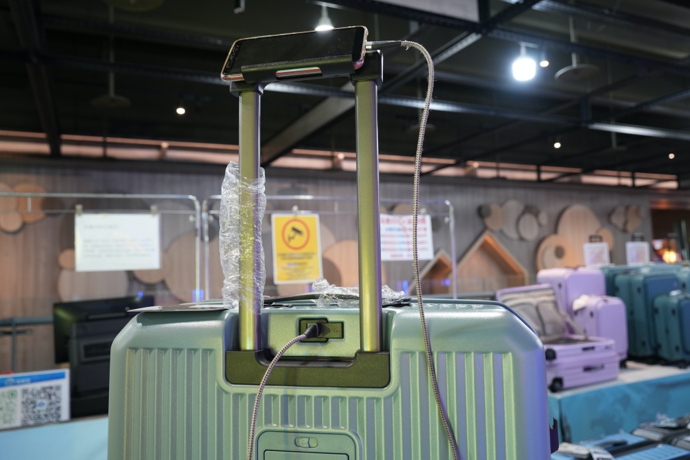 2026豐原最強快閃!加賀屋行李箱特賣會限時開殺，登機箱竟然只要 990元起.1:9 前開式行李箱.NBA行李箱.KANGOL行李箱.萬國行李箱通通有，限定好康優惠！