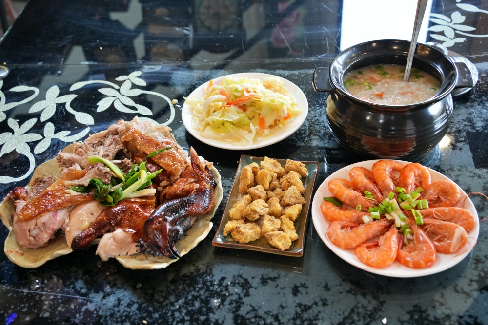 彰化親子景點田中窯創藝園區2026蜀葵花藝術季.陶藝.DIY體驗.古早味桶仔雞料理.窯烤麵包~田中美食景點一次網羅! 彰化親子景點田中窯創藝園區2026蜀葵花藝術季.陶藝.DIY體驗.古早味桶仔雞料理.窯烤麵包~田中美食景點一次網羅!