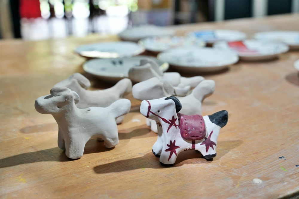 彰化親子景點田中窯創藝園區2026蜀葵花藝術季.陶藝.DIY體驗.古早味桶仔雞料理.窯烤麵包~田中美食景點一次網羅! 彰化親子景點田中窯創藝園區2026蜀葵花藝術季.陶藝.DIY體驗.古早味桶仔雞料理.窯烤麵包~田中美食景點一次網羅!