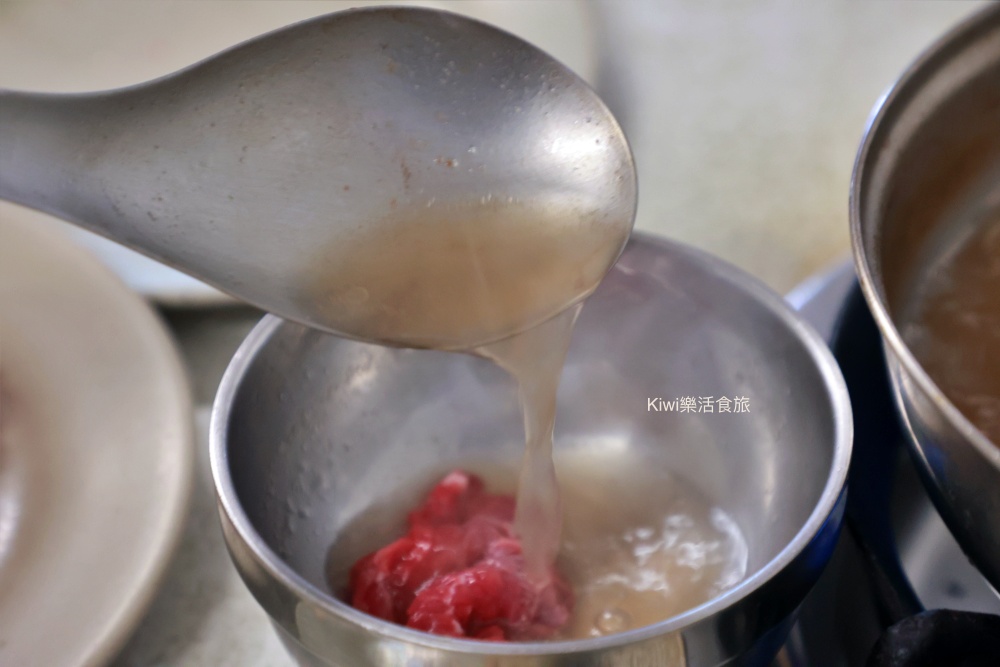 員林美食台南土產牛肉店|不用跑台南!現切溫體牛超鮮甜,員林聚會必吃這鍋限量美味! kiwi樂活食旅部落客推薦員林美食,員林牛肉湯,員林聚會,員林火鍋,台南溫體牛,員林限量美食,彰化牛肉爐推薦,員林餐廳推薦,溫體牛肉火鍋,台南土產牛肉店,員林午晚餐,彰化溫體牛