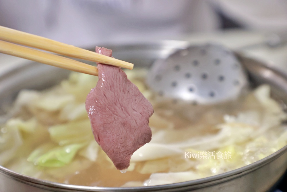 員林美食台南土產牛肉店|不用跑台南!現切溫體牛超鮮甜,員林聚會必吃這鍋限量美味! kiwi樂活食旅部落客推薦員林美食,員林牛肉湯,員林聚會,員林火鍋,台南溫體牛,員林限量美食,彰化牛肉爐推薦,員林餐廳推薦,溫體牛肉火鍋,台南土產牛肉店,員林午晚餐,彰化溫體牛