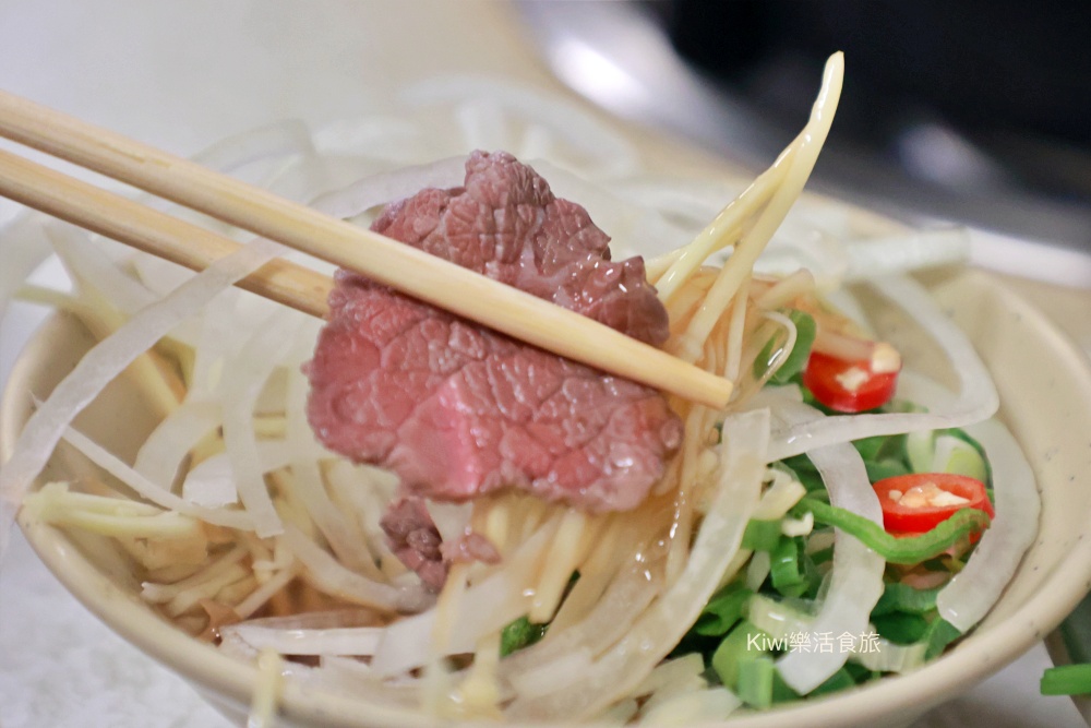 員林美食台南土產牛肉店|不用跑台南!現切溫體牛超鮮甜,員林聚會必吃這鍋限量美味! kiwi樂活食旅部落客推薦員林美食,員林牛肉湯,員林聚會,員林火鍋,台南溫體牛,員林限量美食,彰化牛肉爐推薦,員林餐廳推薦,溫體牛肉火鍋,台南土產牛肉店,員林午晚餐,彰化溫體牛