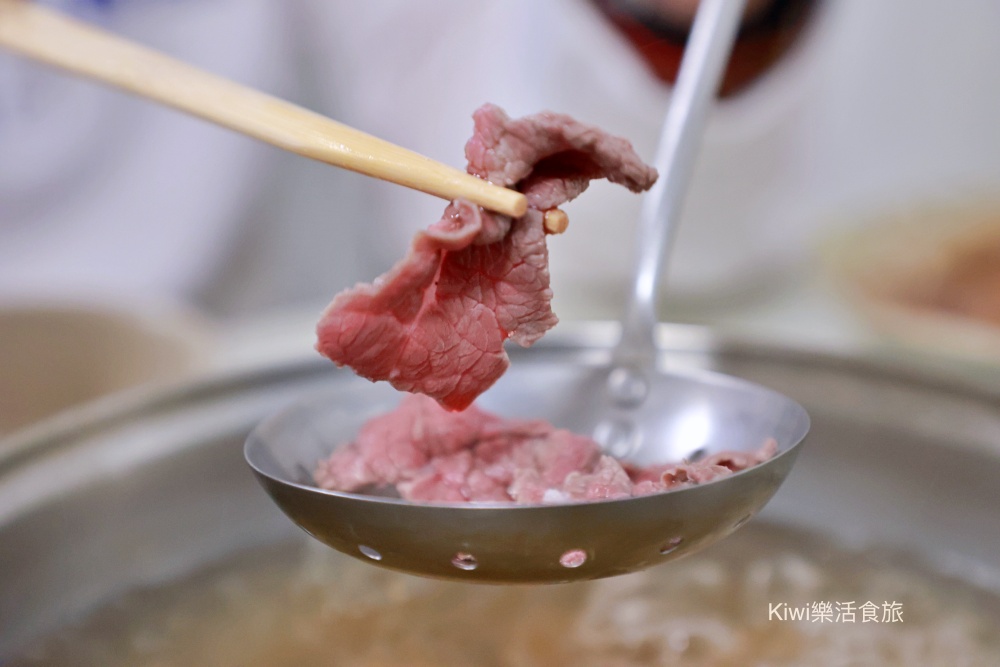 員林美食台南土產牛肉店|不用跑台南!現切溫體牛超鮮甜,員林聚會必吃這鍋限量美味! kiwi樂活食旅部落客推薦員林美食,員林牛肉湯,員林聚會,員林火鍋,台南溫體牛,員林限量美食,彰化牛肉爐推薦,員林餐廳推薦,溫體牛肉火鍋,台南土產牛肉店,員林午晚餐,彰化溫體牛