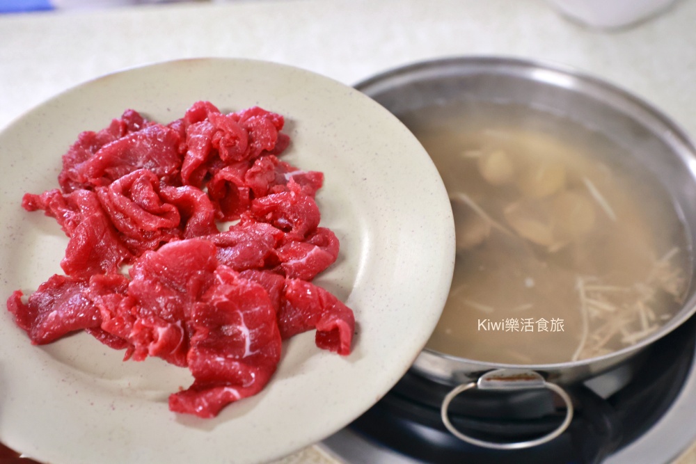 員林美食台南土產牛肉店|不用跑台南!現切溫體牛超鮮甜,員林聚會必吃這鍋限量美味! kiwi樂活食旅部落客推薦員林美食,員林牛肉湯,員林聚會,員林火鍋,台南溫體牛,員林限量美食,彰化牛肉爐推薦,員林餐廳推薦,溫體牛肉火鍋,台南土產牛肉店,員林午晚餐,彰化溫體牛