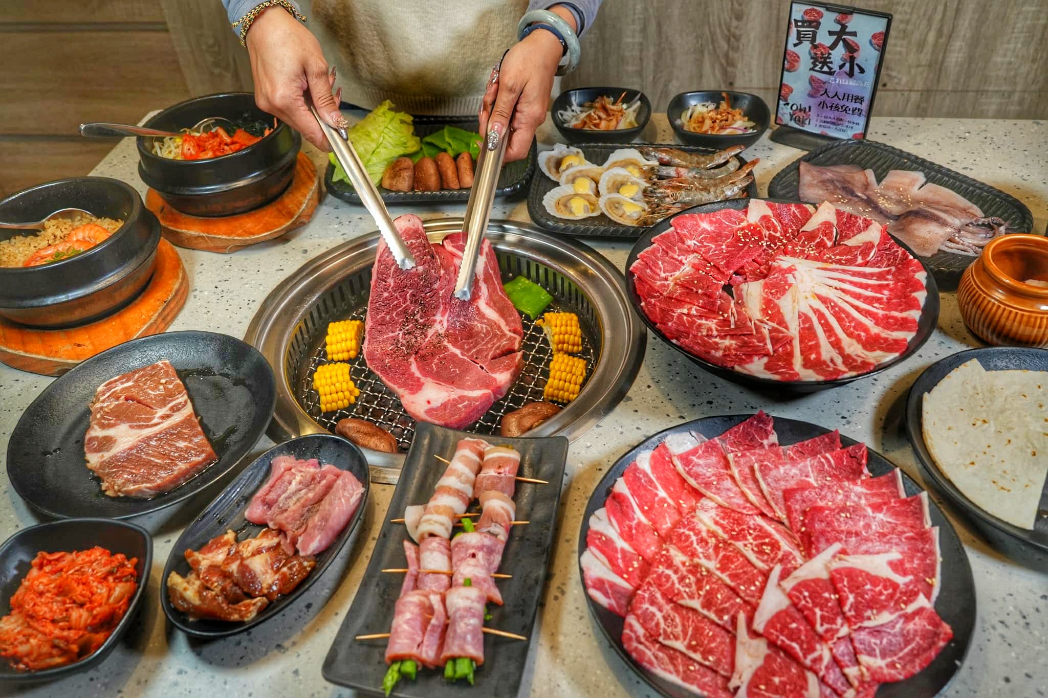 台中美食oh yaki 日式精緻炭火燒肉｜台中必吃燒肉吃到飽16oz安格斯牛排、澳洲和牛，80種食材吃到飽爽翻天～CP值直接封神！