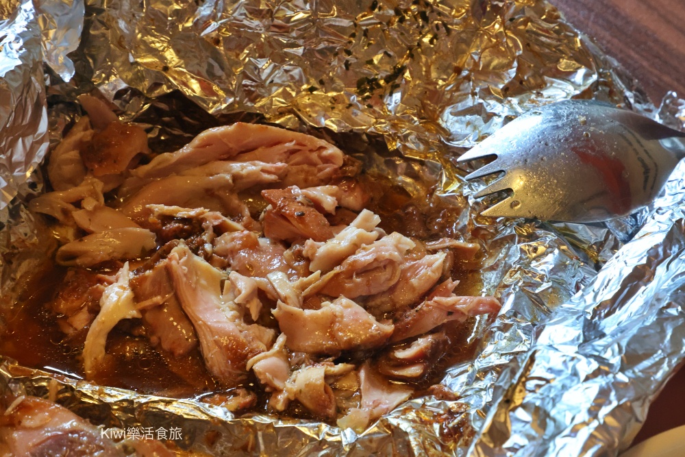 kiwi樂活食旅部落客推薦台中美食, 台中西區美食, 精誠路美食, 只包雞 OnlyHens, 紙包雞專門店, 台中必吃, 台中輕食推薦, 精誠商圈美食, 不踩雷美食, Kiwi樂活食旅, 台中外帶餐盒, Google評價推薦, 法式紙包雞