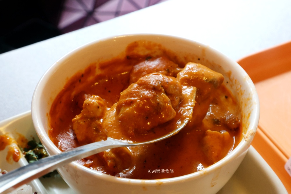 kiwi樂活食旅部落客推薦台中美食, 台中西區美食, 精誠路美食, 只包雞 OnlyHens, 紙包雞專門店, 台中必吃, 台中輕食推薦, 精誠商圈美食, 不踩雷美食, Kiwi樂活食旅, 台中外帶餐盒, Google評價推薦, 法式紙包雞