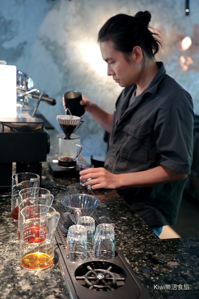 台中南區咖啡Mizukaffa|這巷弄太扯!隱身南和路的咖啡 Fine Dining,1.2小時職人手沖饗宴,台中最神祕的預約制咖啡館。 kiwi樂活食旅部落客推薦台中美食,台中咖啡,台中咖啡館,台中咖啡推薦,Mizukaffa手沖咖啡,台中南區咖啡,隱藏版咖啡館,南區隱藏咖啡,預約制咖啡,台中下午茶