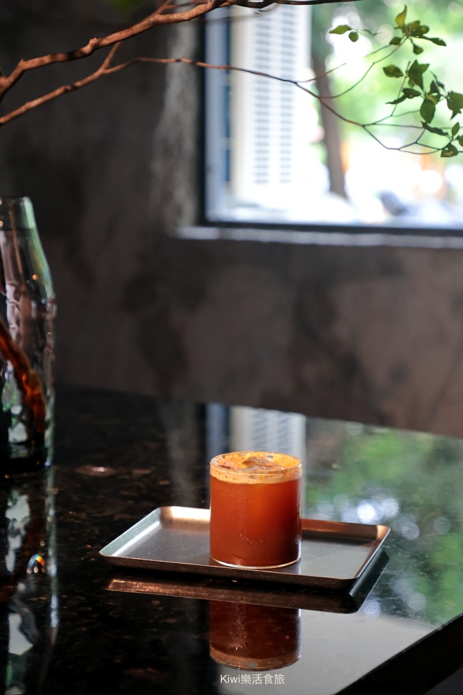 台中南區咖啡Mizukaffa|這巷弄太扯!隱身南和路的咖啡 Fine Dining,1.2小時職人手沖饗宴,台中最神祕的預約制咖啡館。 kiwi樂活食旅部落客推薦台中美食,台中咖啡,台中咖啡館,台中咖啡推薦,Mizukaffa手沖咖啡,台中南區咖啡,隱藏版咖啡館,南區隱藏咖啡,預約制咖啡,台中下午茶