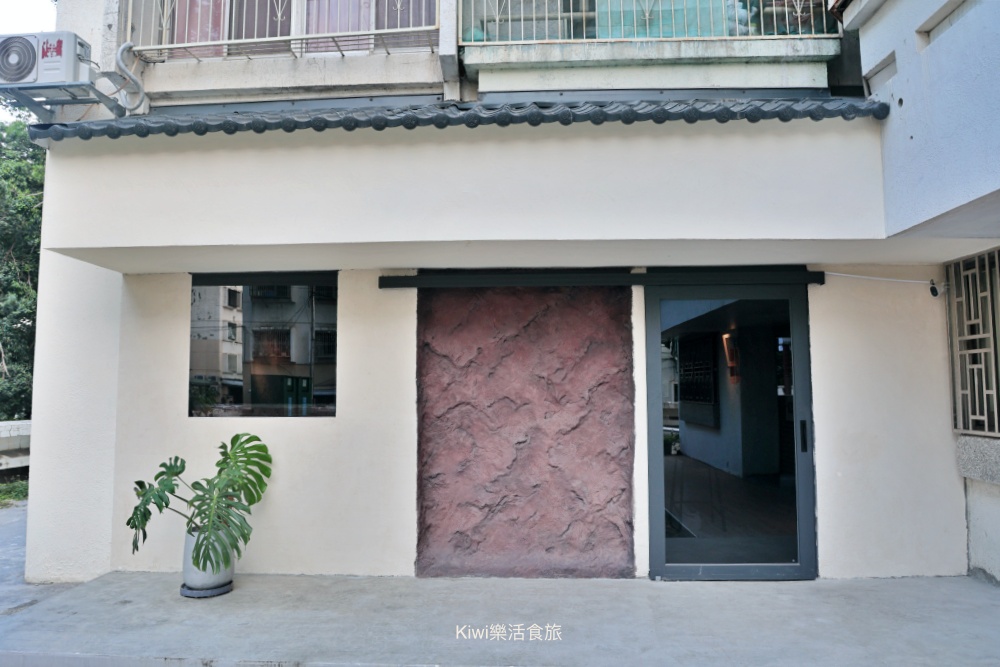 台中南區咖啡Mizukaffa|這巷弄太扯!隱身南和路的咖啡 Fine Dining,1.2小時職人手沖饗宴,台中最神祕的預約制咖啡館。 kiwi樂活食旅部落客推薦台中美食,台中咖啡,台中咖啡館,台中咖啡推薦,Mizukaffa手沖咖啡,台中南區咖啡,隱藏版咖啡館,南區隱藏咖啡,預約制咖啡,台中下午茶