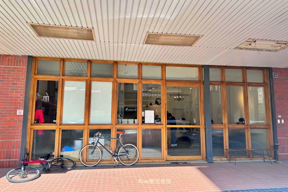 台中咖啡|Gatewell coffee roasters:西屯區美食大墩路鬧中取靜的職人咖啡館,啜飲一杯極致的手沖純粹與必點甜點 kiwi樂活食旅部落客推薦台中咖啡,西屯美食,台中手沖咖啡,台中捷運市政府站美食,台中隱藏版咖啡,西屯咖啡廳,台中精品咖啡,台中自家烘焙咖啡,台中西屯下午茶,台中必吃甜點