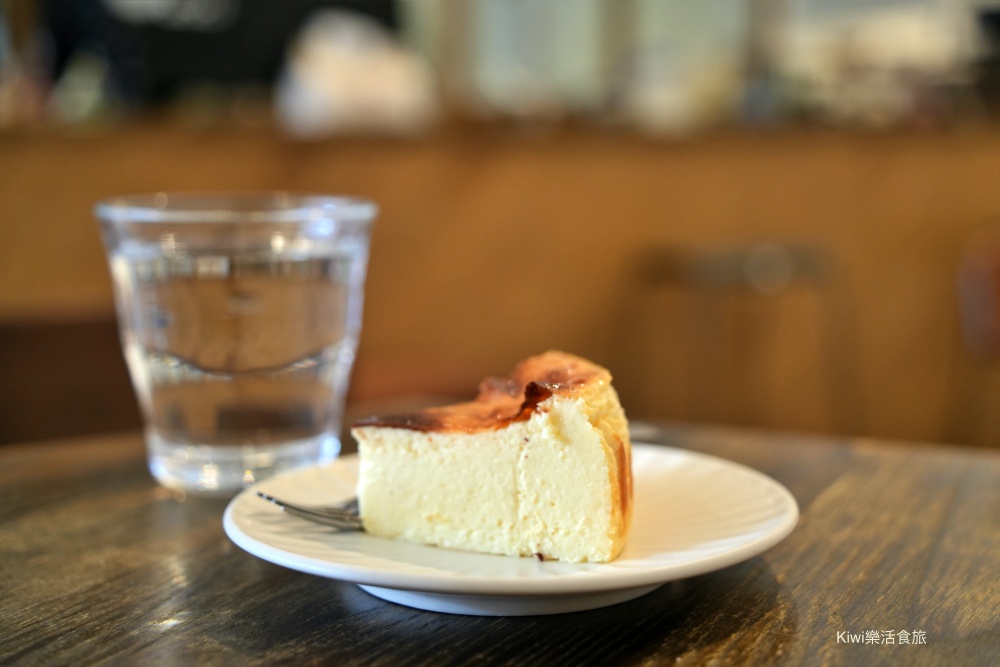 台中咖啡|Gatewell coffee roasters:西屯區美食大墩路鬧中取靜的職人咖啡館,啜飲一杯極致的手沖純粹與必點甜點 kiwi樂活食旅部落客推薦台中咖啡,西屯美食,台中手沖咖啡,台中捷運市政府站美食,台中隱藏版咖啡,西屯咖啡廳,台中精品咖啡,台中自家烘焙咖啡,台中西屯下午茶,台中必吃甜點