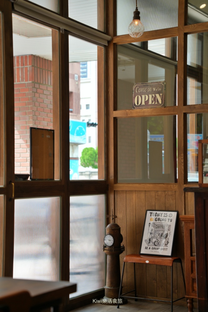 台中咖啡|Gatewell coffee roasters:西屯區美食大墩路鬧中取靜的職人咖啡館,啜飲一杯極致的手沖純粹與必點甜點 kiwi樂活食旅部落客推薦台中咖啡,西屯美食,台中手沖咖啡,台中捷運市政府站美食,台中隱藏版咖啡,西屯咖啡廳,台中精品咖啡,台中自家烘焙咖啡,台中西屯下午茶,台中必吃甜點