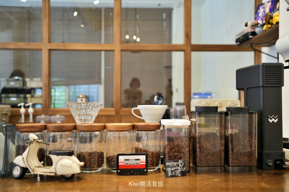 台中咖啡|Gatewell coffee roasters:西屯區美食大墩路鬧中取靜的職人咖啡館,啜飲一杯極致的手沖純粹與必點甜點 kiwi樂活食旅部落客推薦台中咖啡,西屯美食,台中手沖咖啡,台中捷運市政府站美食,台中隱藏版咖啡,西屯咖啡廳,台中精品咖啡,台中自家烘焙咖啡,台中西屯下午茶,台中必吃甜點