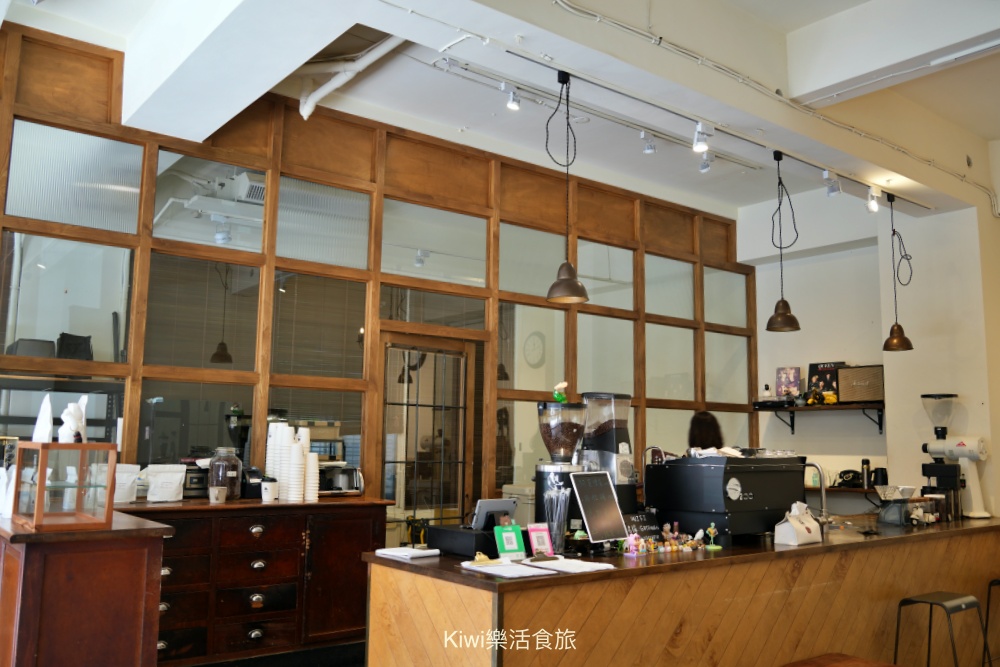 台中咖啡|Gatewell coffee roasters:西屯區美食大墩路鬧中取靜的職人咖啡館,啜飲一杯極致的手沖純粹與必點甜點 kiwi樂活食旅部落客推薦台中咖啡,西屯美食,台中手沖咖啡,台中捷運市政府站美食,台中隱藏版咖啡,西屯咖啡廳,台中精品咖啡,台中自家烘焙咖啡,台中西屯下午茶,台中必吃甜點