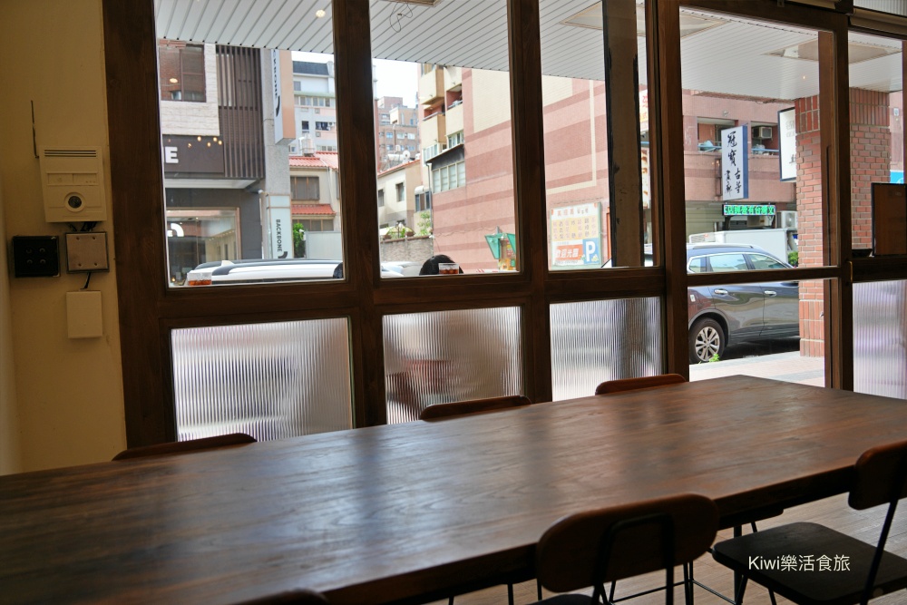 台中咖啡|Gatewell coffee roasters:西屯區美食大墩路鬧中取靜的職人咖啡館,啜飲一杯極致的手沖純粹與必點甜點 kiwi樂活食旅部落客推薦台中咖啡,西屯美食,台中手沖咖啡,台中捷運市政府站美食,台中隱藏版咖啡,西屯咖啡廳,台中精品咖啡,台中自家烘焙咖啡,台中西屯下午茶,台中必吃甜點