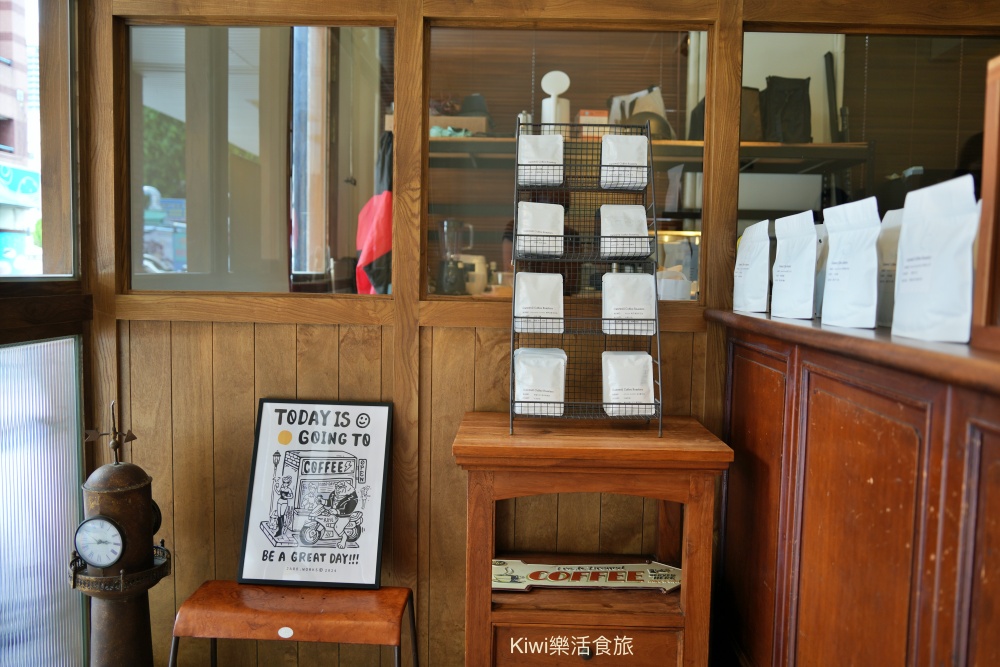 台中咖啡|Gatewell coffee roasters:西屯區美食大墩路鬧中取靜的職人咖啡館,啜飲一杯極致的手沖純粹與必點甜點 kiwi樂活食旅部落客推薦台中咖啡,西屯美食,台中手沖咖啡,台中捷運市政府站美食,台中隱藏版咖啡,西屯咖啡廳,台中精品咖啡,台中自家烘焙咖啡,台中西屯下午茶,台中必吃甜點