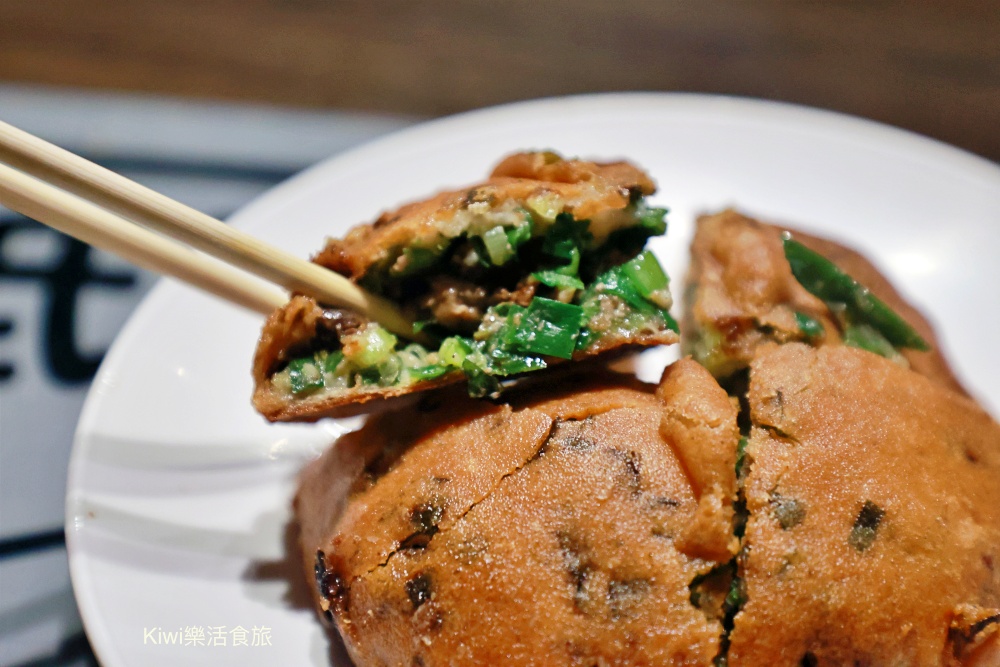 西螺人下午茶吃什麼？阿秀倌蚵嗲配特製靈魂醬汁，外酥內嫩超療癒！加碼幸福西螺麻糬，西螺老街必吃這兩家！