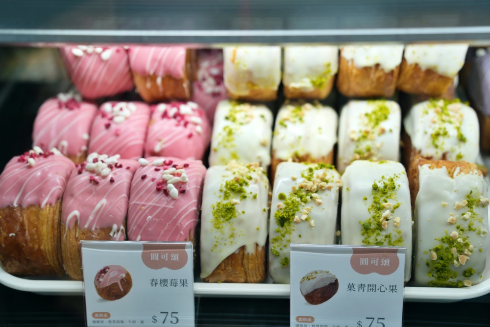 kiwi樂活食旅部落客推薦台中美食獻．烘焙,漢神洲際美食,台中漢神洲際,北屯甜點推薦,台中可頌,圓可頌,菓青開心果,星月藍莓,爆餡可頌,台中必吃烘焙,iminding,職人烘焙,台中下午茶,漢神洲際購物中心,排隊美食