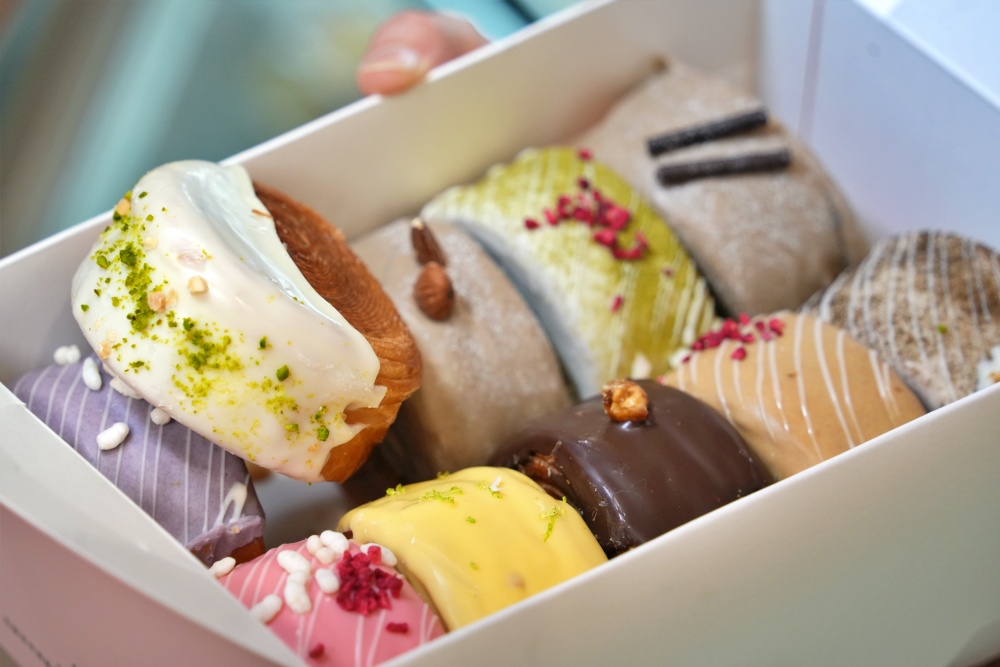 kiwi樂活食旅部落客推薦台中美食獻．烘焙,漢神洲際美食,台中漢神洲際,北屯甜點推薦,台中可頌,圓可頌,菓青開心果,星月藍莓,爆餡可頌,台中必吃烘焙,iminding,職人烘焙,台中下午茶,漢神洲際購物中心,排隊美食