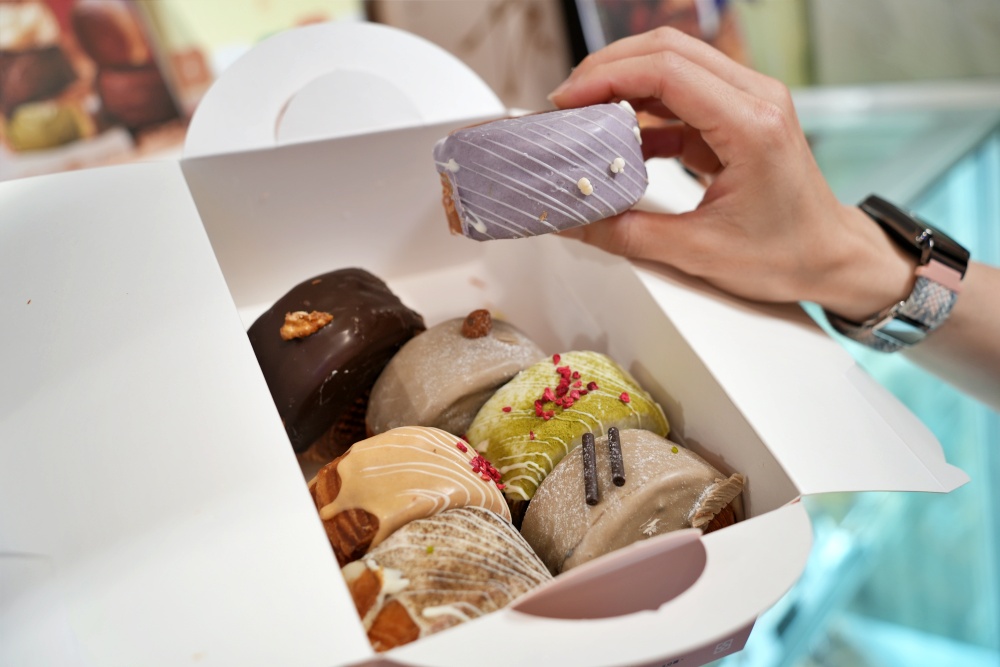 kiwi樂活食旅部落客推薦台中美食獻．烘焙,漢神洲際美食,台中漢神洲際,北屯甜點推薦,台中可頌,圓可頌,菓青開心果,星月藍莓,爆餡可頌,台中必吃烘焙,iminding,職人烘焙,台中下午茶,漢神洲際購物中心,排隊美食