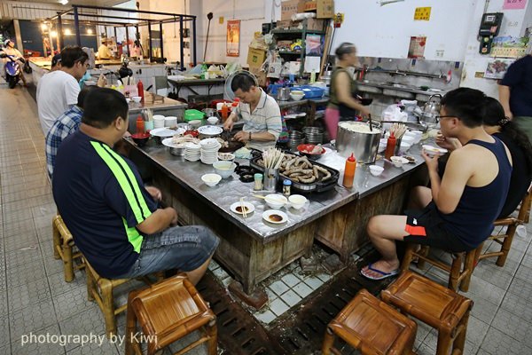 台南鹽水張瑞芳豬頭飯鹽水公有零售市場內2566