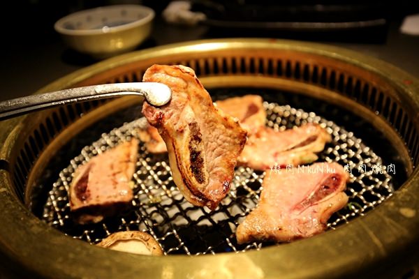 【台中西屯燒肉】NikuNiku 肉肉燒肉 @食材豐富吃得飽，鄰近秋紅谷、附停車場 (附燒烤影片)