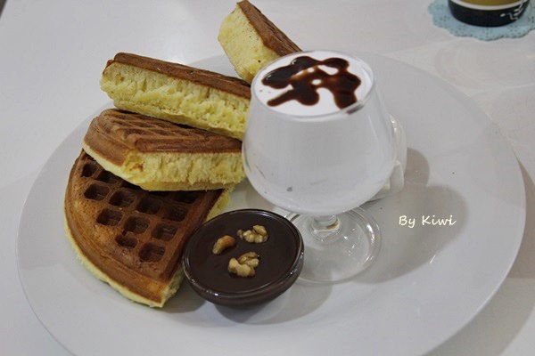 【台中東區】服務比鬆餅更讓人印象深刻之咖啡鑽(推蜂蜜巧克力鬆餅)